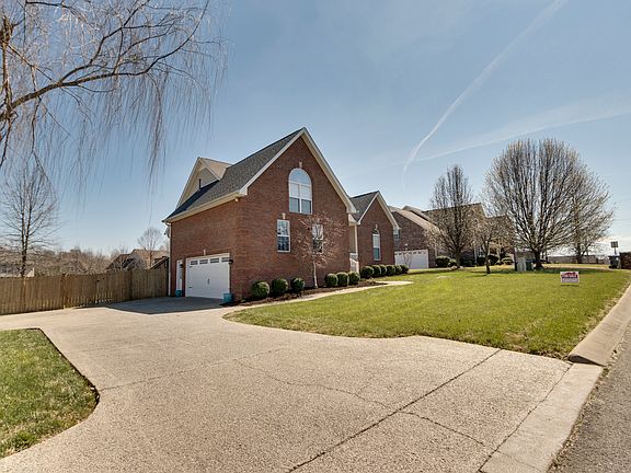 3rd image of 114 Chapman Dr