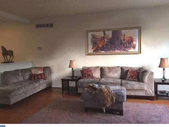 5th image of 23 Carrick Ln