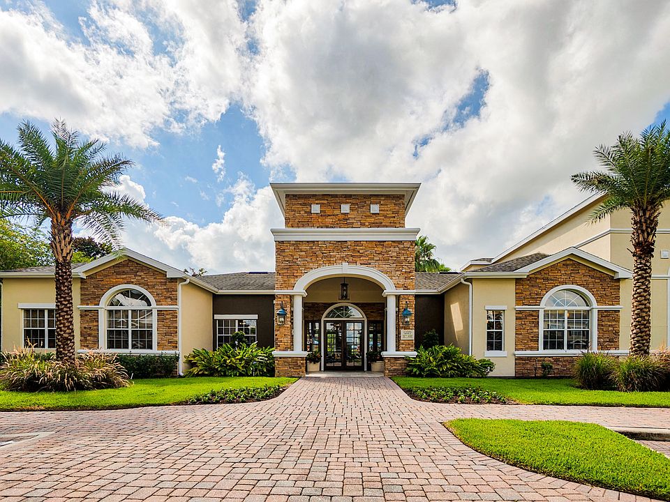 Welcome to the Estates at Heathbrook!