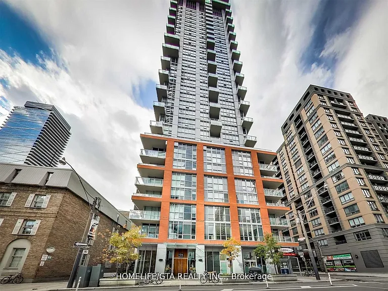 126 Simcoe St #307 — Photo 1