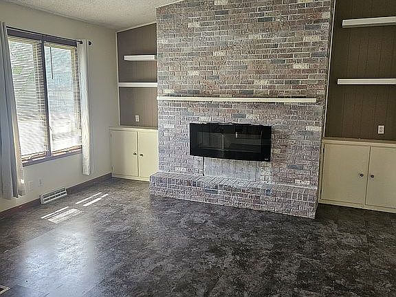 2nd image of 1910 C Ave