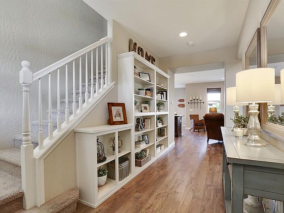 3rd image of 2154 N Lindsay Ct