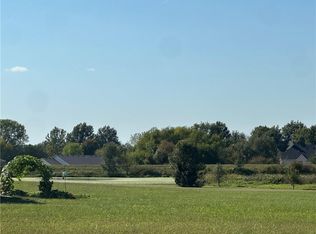 806 Edgewood Dr, Paola, KS 66071