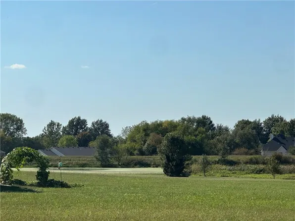 806 Edgewood Dr, Paola, KS 66071
