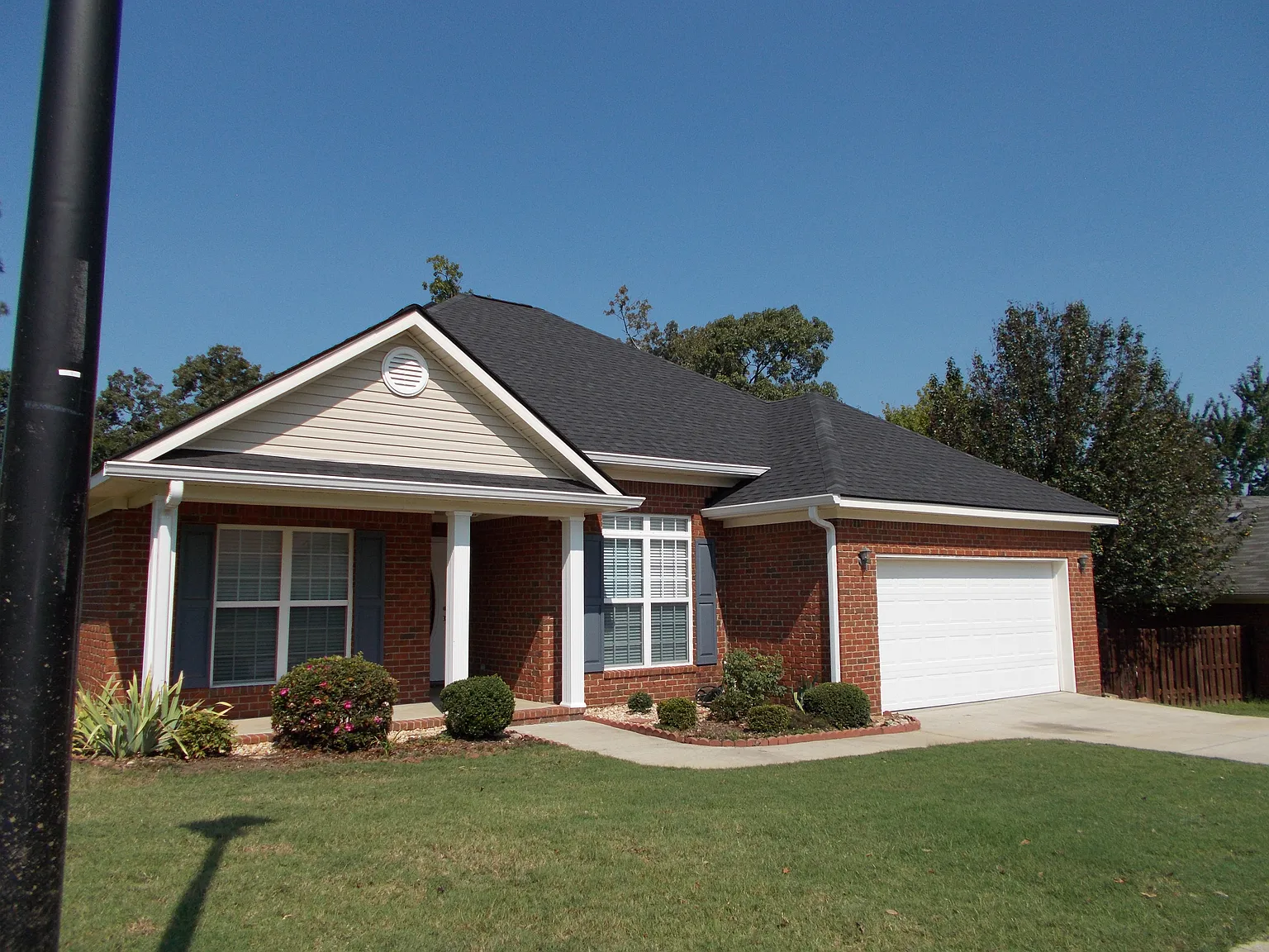 4 bed, 1607 sqft, $1,995 — Photo 2