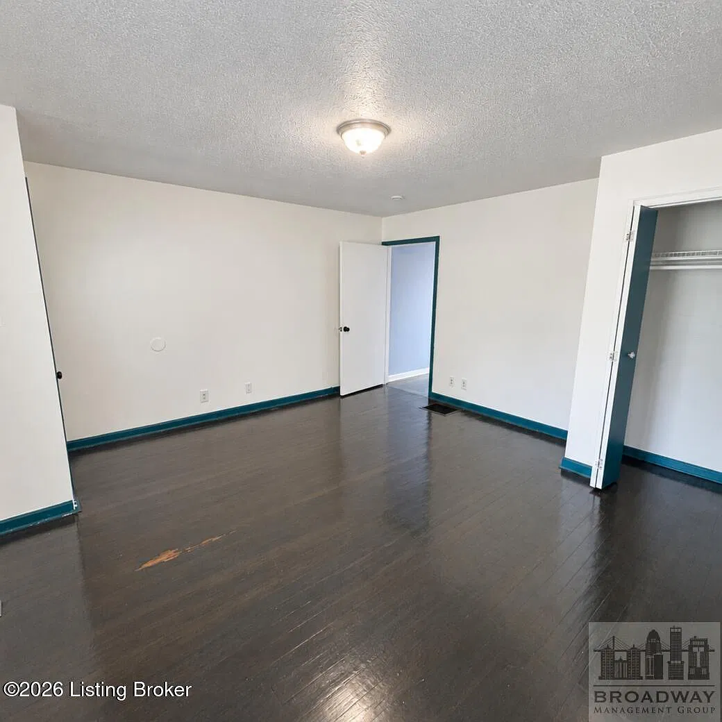 1 bed, 1.0 bath, $995 — Photo 2
