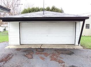 245 Ensenada Dr, Carpentersville, IL 60110