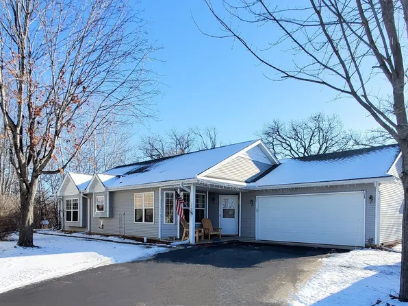 1003 Pleasant View Ct NW, Isanti, MN 55040