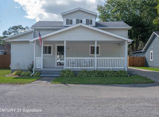 180 S 6th St, Freeland, MI 48623