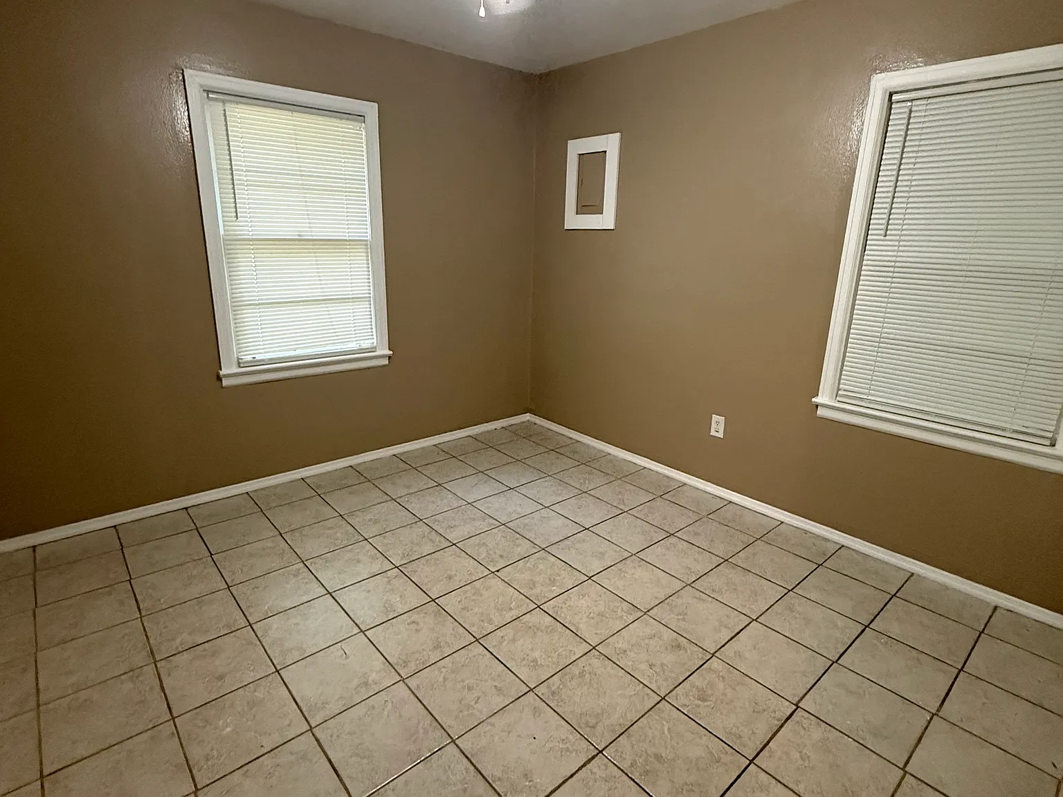 3 bed, $1,100 — Photo 3
