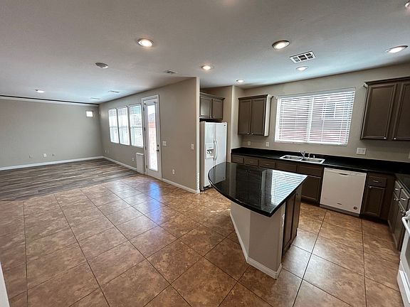 4th image of 10743 Knickerbocker Ave