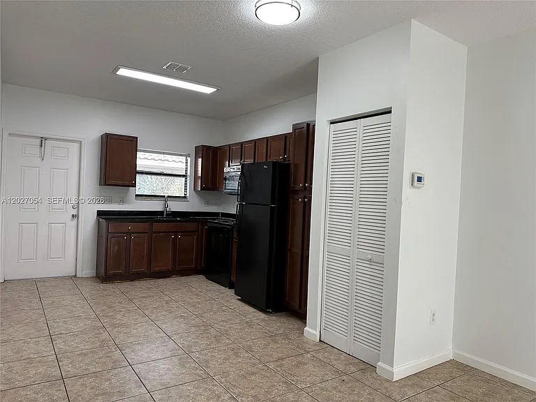 1035 NE 10th Ave #1 — Photo 11