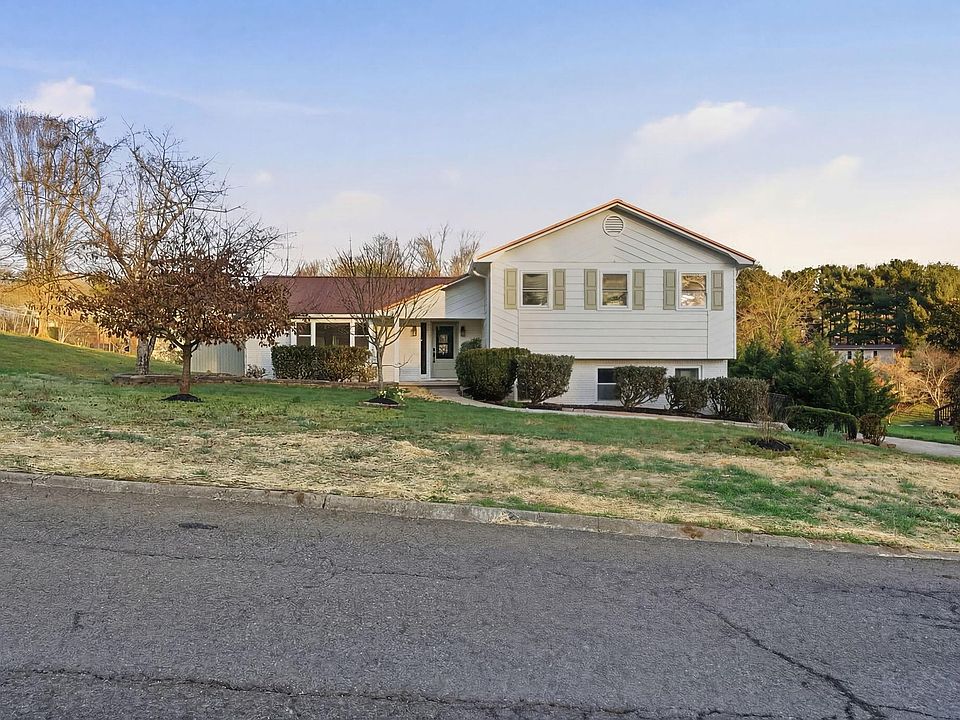 1st image of 2085 Seven Oaks Dr