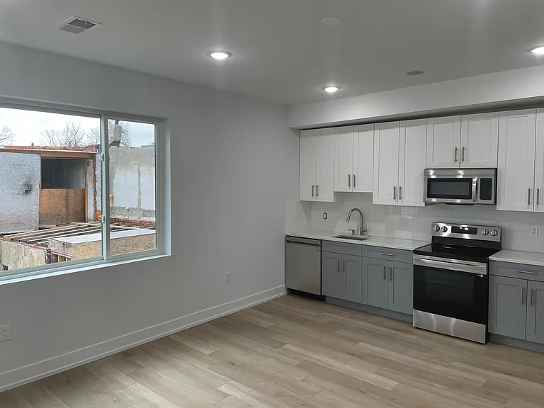 2156 N Darien St #3 — Photo 3