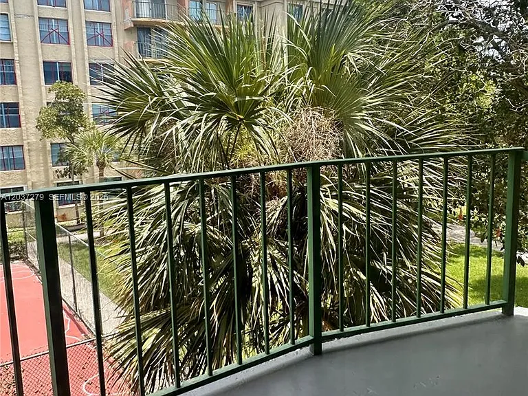 9360 Fontainebleau Blvd #309 — Photo 9