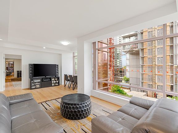 2nd image of 1500 Alberni St #1B