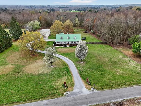 2nd image of 1620 County Road 160