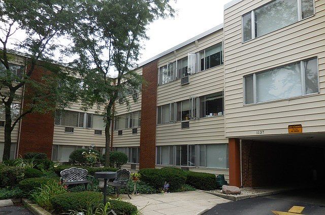 1st image of 1139 Leavitt Ave