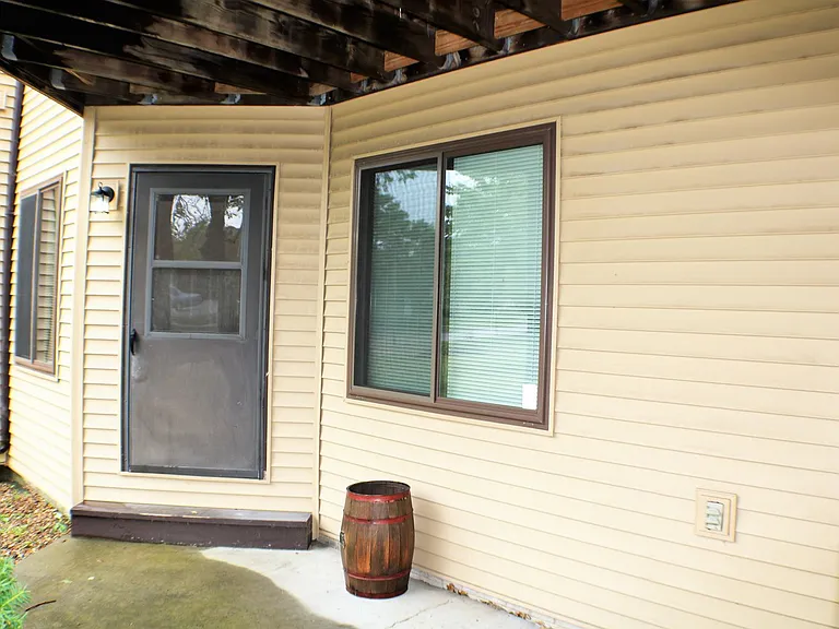 2050 Holiday Rd #B2 — Photo 23