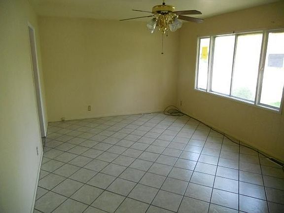 4th image of 5045 Thrush Dr