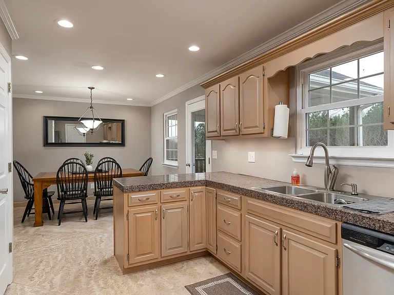 552 Eagle View Dr — Photo 5