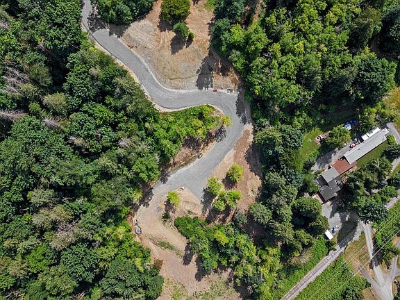 3rd image of 42205 Majuba Hill Rd