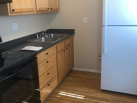 3rd image of 1419 Downing St APT 203