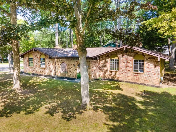 13331 Crane Ridge Dr, Fenton, MI 48430