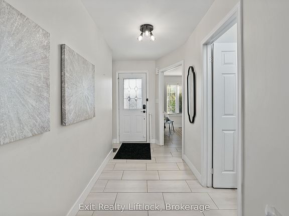 3rd image of 629 Tully Cres