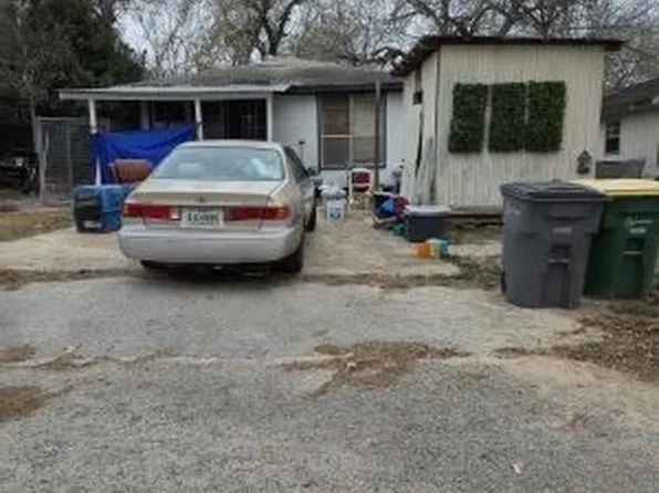 2518 Thompson St, Victoria, TX 77901