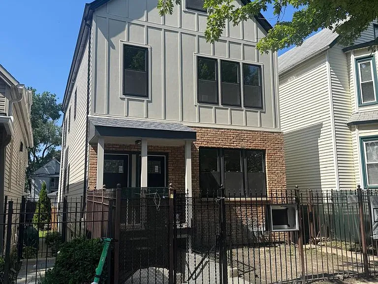 2522 W Charleston St #1 — Photo 1