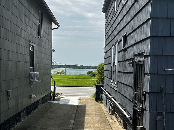 4th image of 2349 Niagara St
