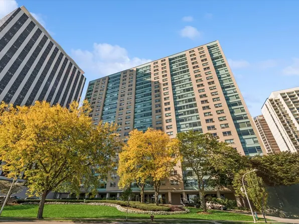 3180 N Lake Shore Dr APT 2H, Chicago, IL 60657