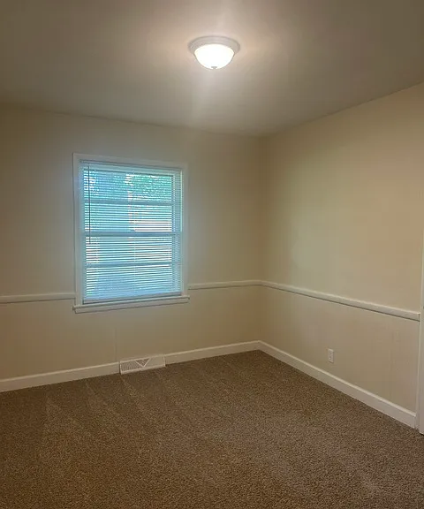 2310 S Kings Ave — Photo 8