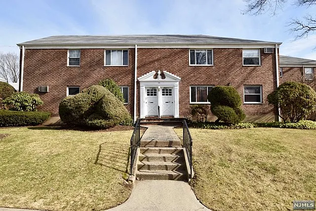 135 E Clinton Ave #2B-202E photo 1