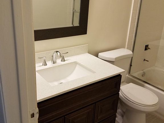 3rd image of 6016 Whitsett Ave APT 6
