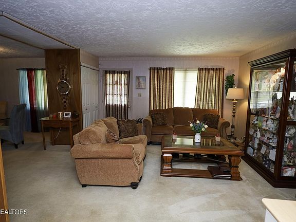 4th image of 5209 NW Evelyn Dr