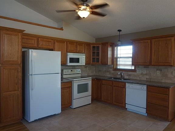 3rd image of 604 E Hedgewood Ct