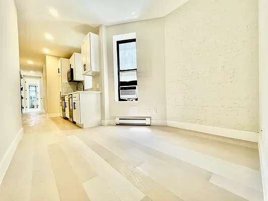 Rented by HOLTON REAL ESTATE INC. | media 4