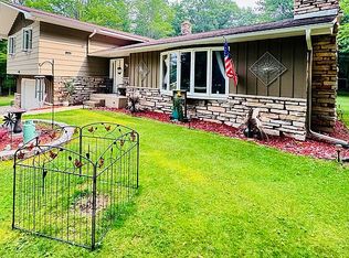 9090 Minnewasca Q Dr, Gladstone, MI 49837