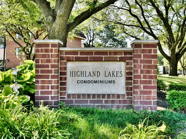 41 E Janata Blvd APT 1B, Lombard, IL 60148