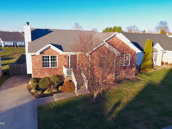 2nd image of 3227 Squire Cir
