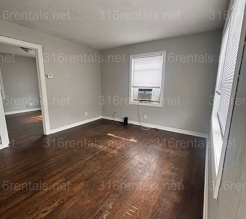 2nd image of 906 S High St #906