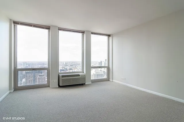 111 E Chestnut St #52J — Photo 7