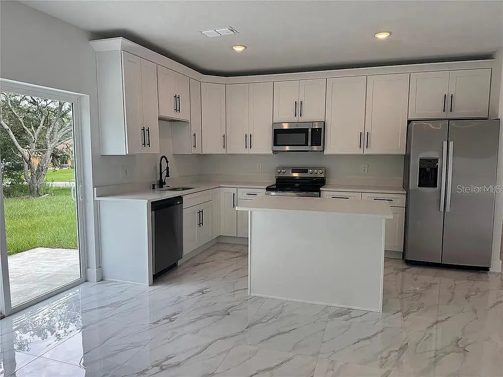4 bed, 3.0 bath, 1565 sqft, $1,900 — Photo 3