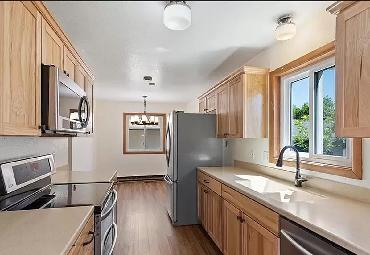 Building Photo - 300 Aristocrat Dr