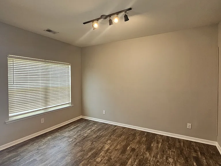 328 Scarlett Ln — Photo 7