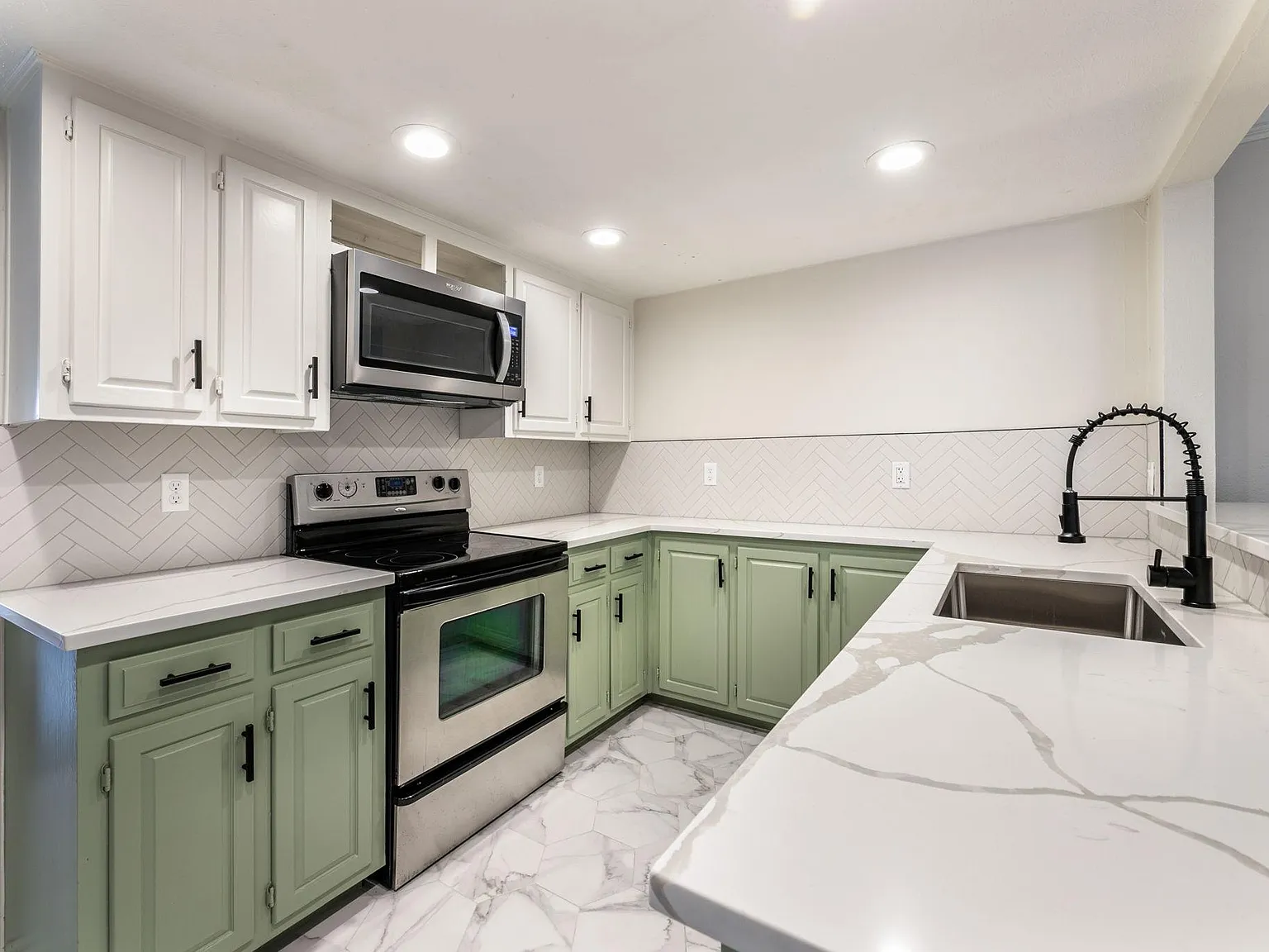 3 bed, 1845 sqft, $2,300 — Photo 4