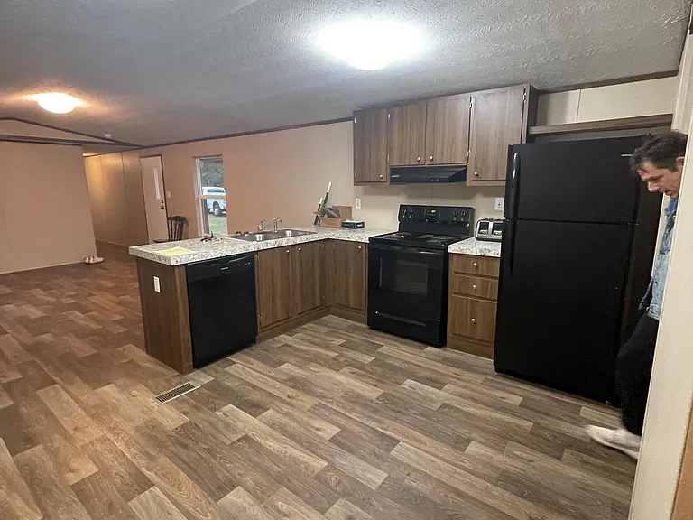 7338 E Highway 135 — Photo 28