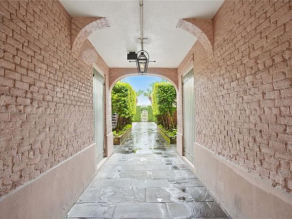 3rd image of 525 Governor Nicholls St APT 101